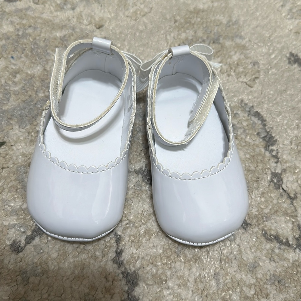 Girls white shoes ✨🤍